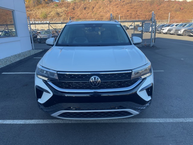 2023 Volkswagen Taos SE photo 4