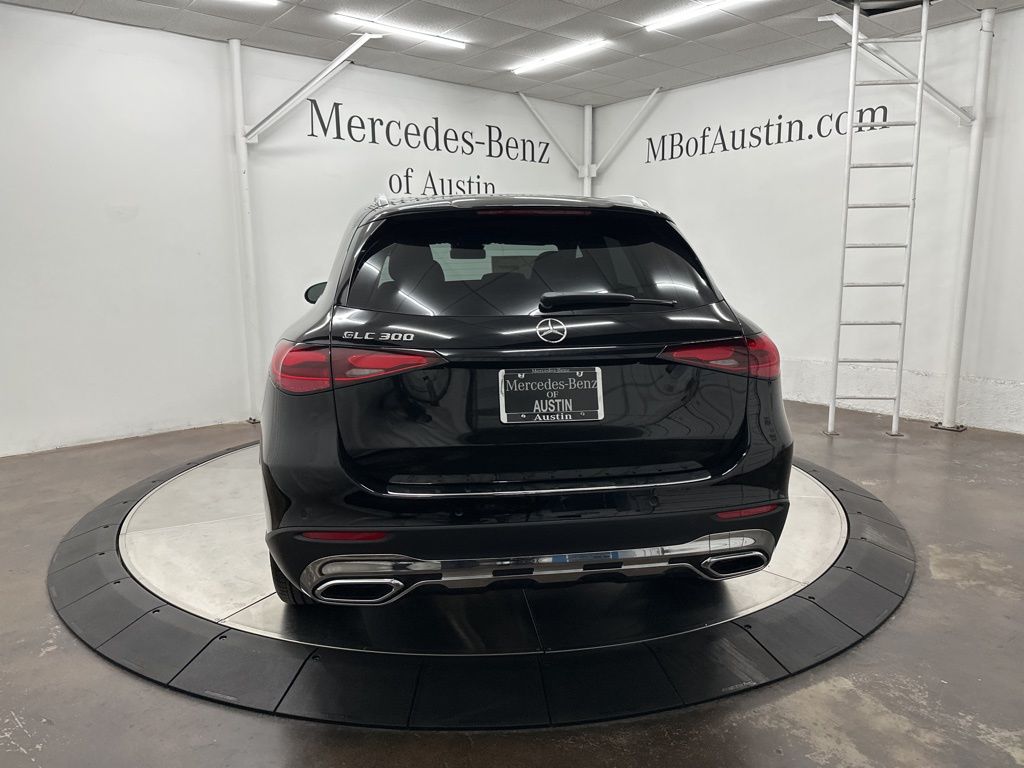 2026 Mercedes Benz GLC 300 photo 4