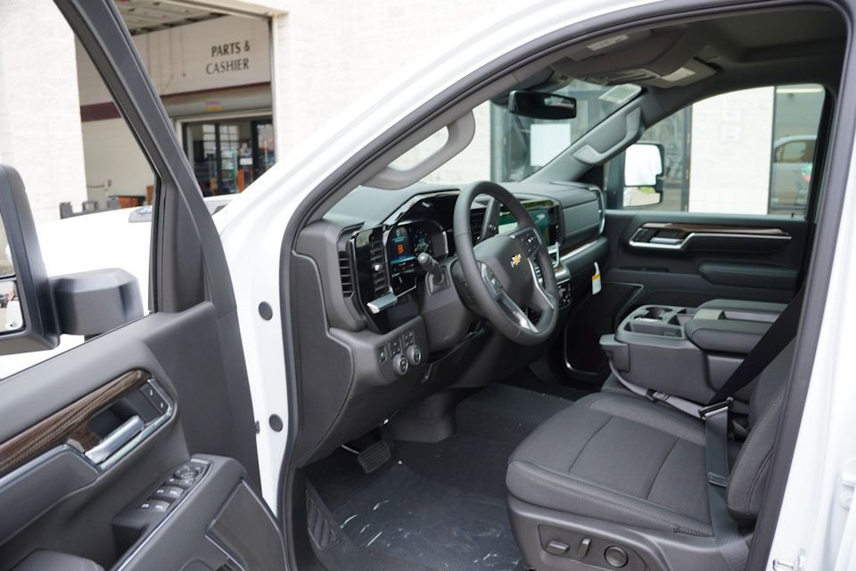 2025 Chevrolet Silverado 2500HD LT photo 10
