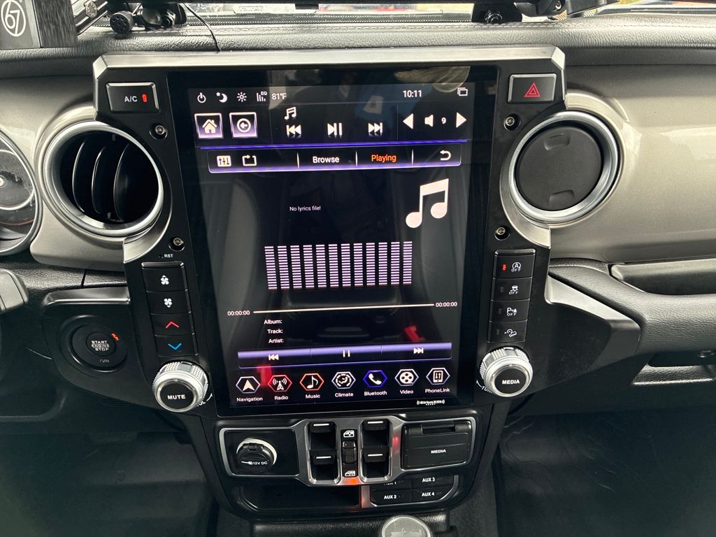 2020 Jeep Wrangler Unlimited Sahara photo 18