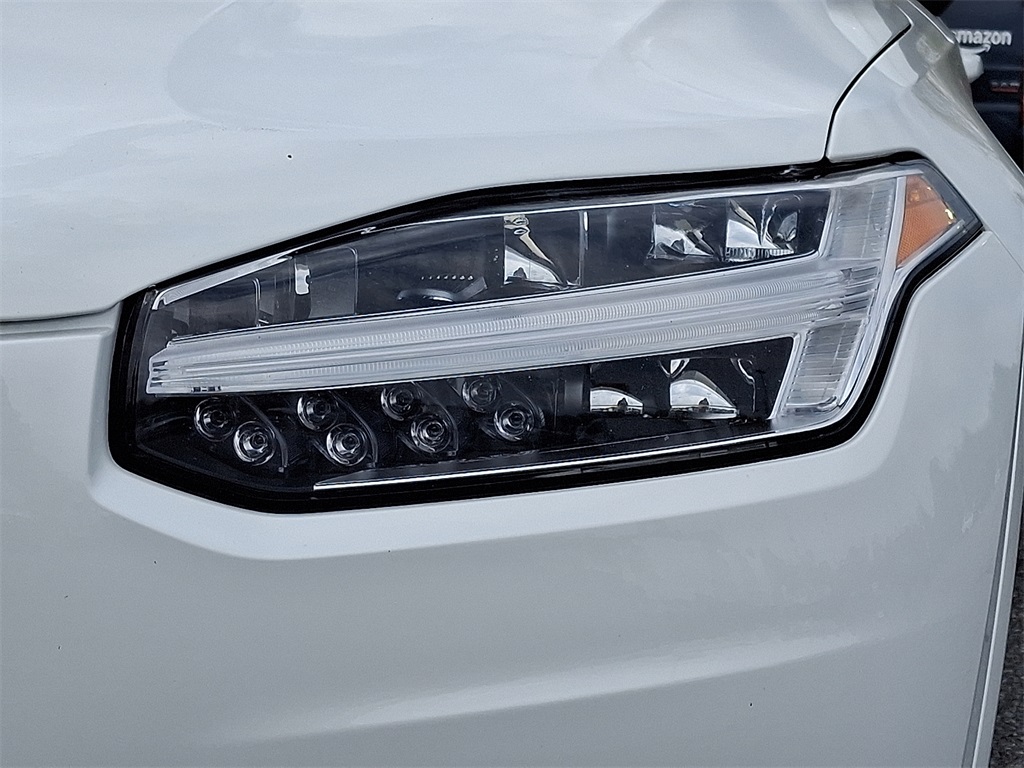 2020 Volvo XC90 T5 Momentum photo 9