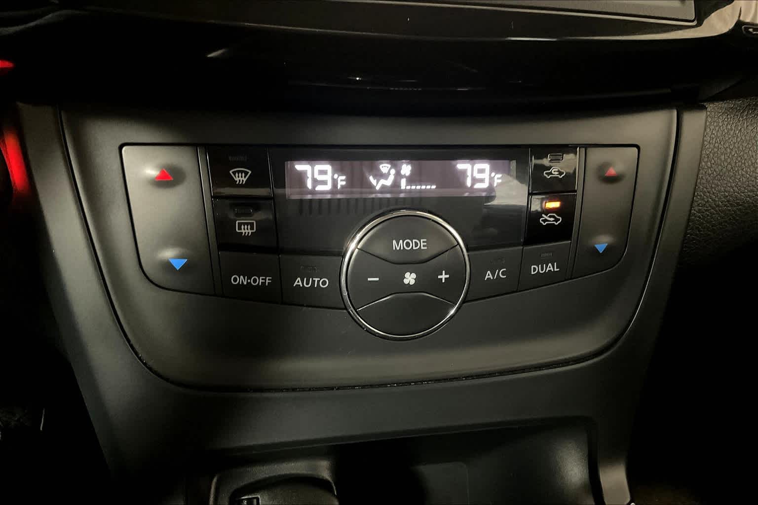 2019 Nissan Sentra SV photo 24