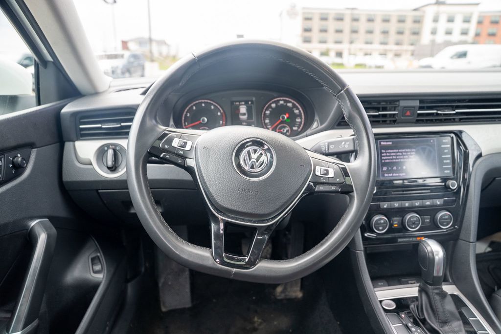 2021 Volkswagen Passat 2.0T SE photo 13