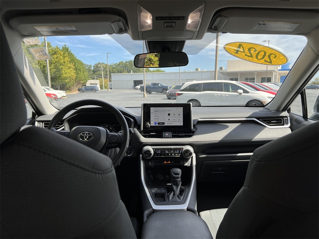 2024 Toyota RAV4 XLE photo 21