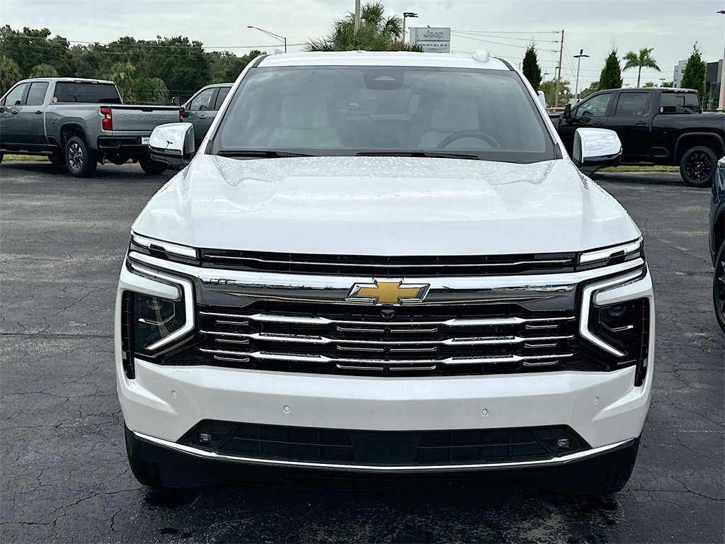 2025 Chevrolet Suburban Premier photo 2