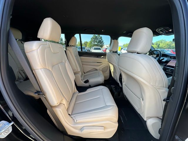 2025 Jeep Grand Cherokee Limited photo 28