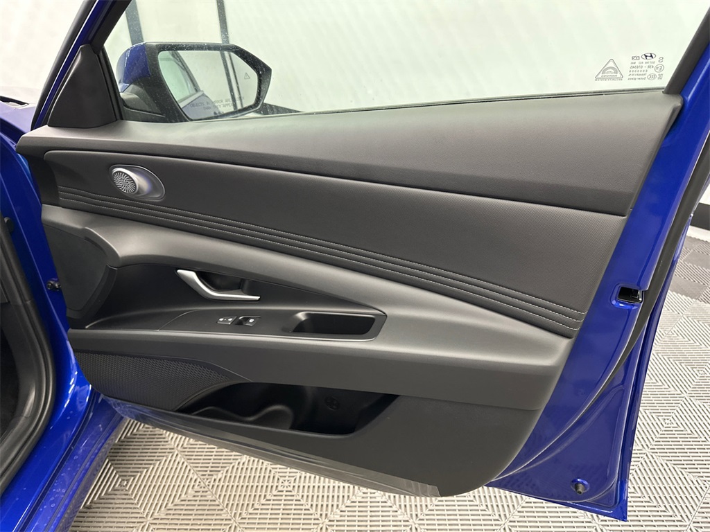 2025 Hyundai Elantra SEL Convenience photo 14