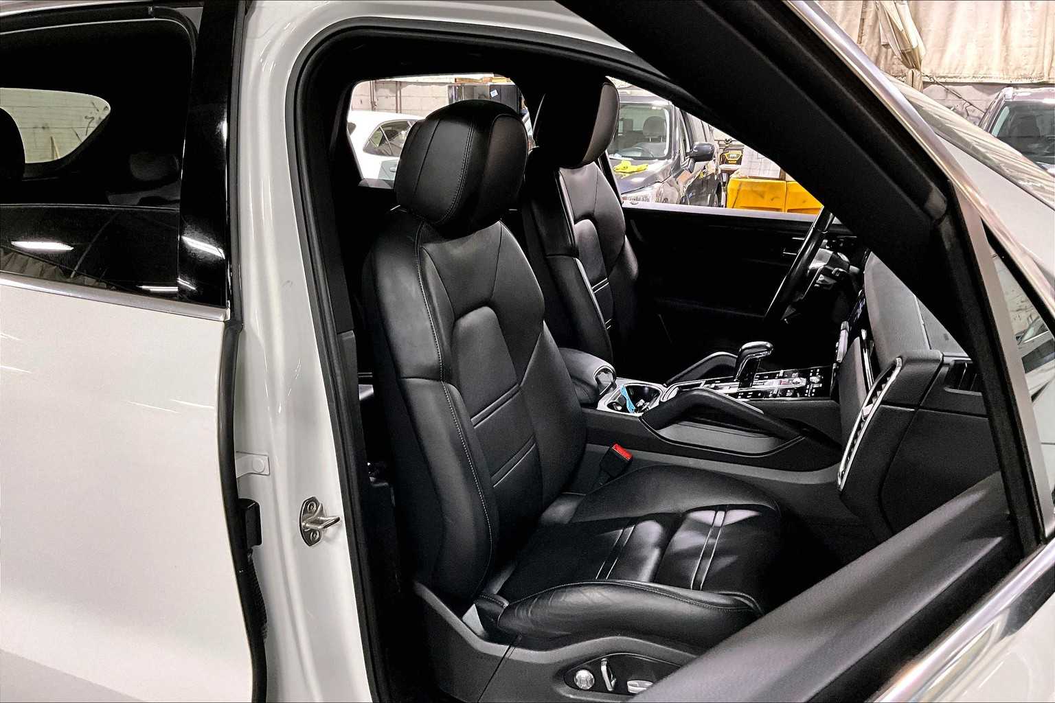 2020 Porsche Cayenne photo 6