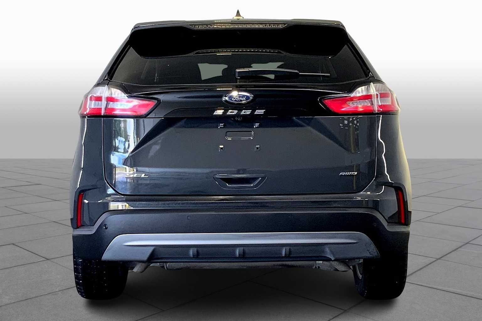 2021 Ford Edge SEL photo 4