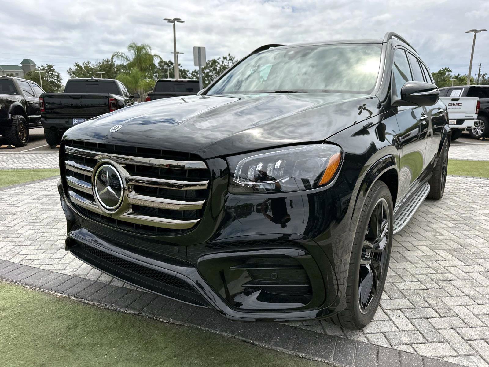 2026 Mercedes Benz GLS 450 4MATIC photo 6