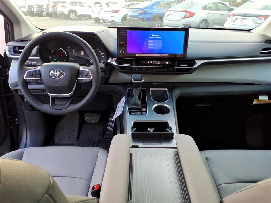 2025 Toyota Sienna Hybrid XLE photo 11