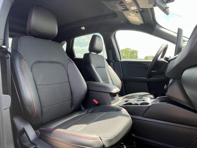 2025 Ford Escape ST-Line photo 11
