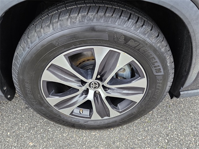2022 Toyota Highlander Hybrid XLE photo 15