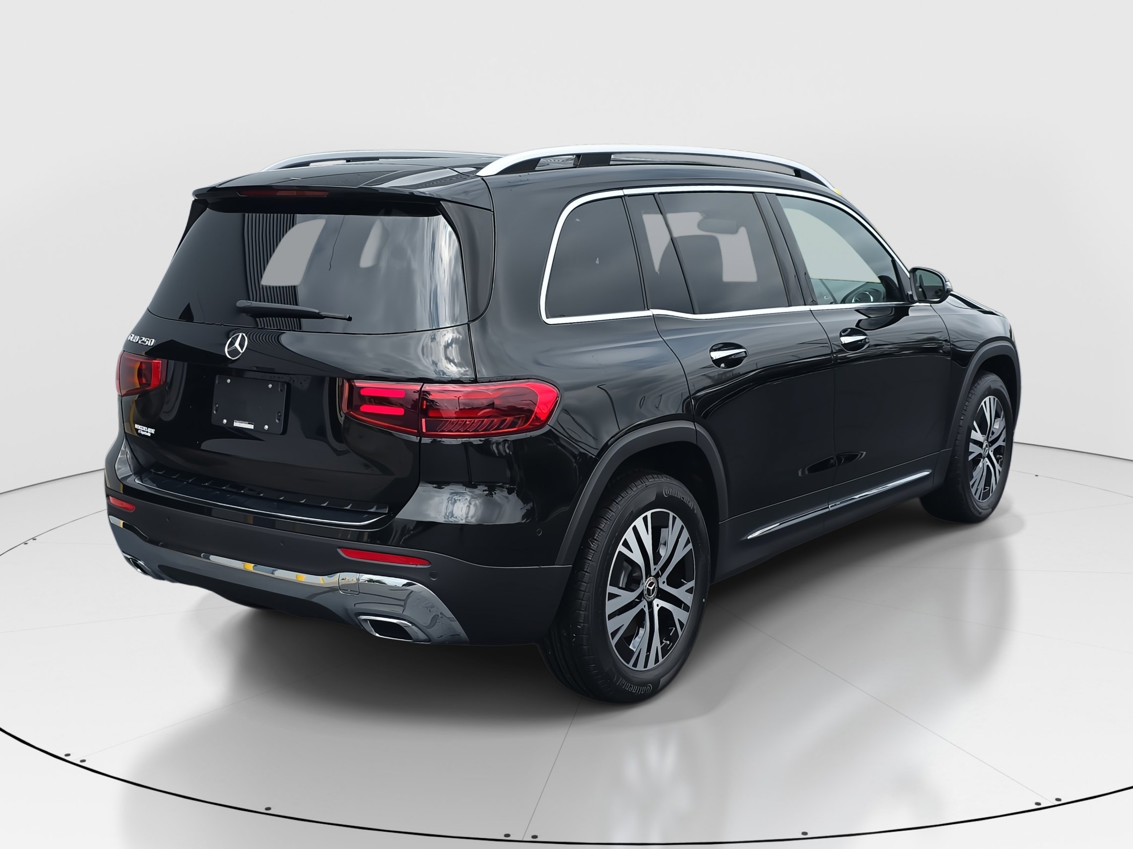 2026 Mercedes Benz GLB 250 photo 4