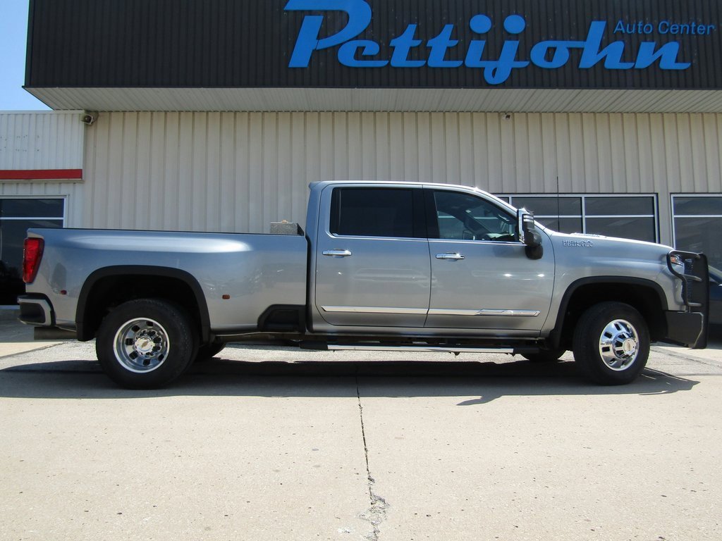 2025 Chevrolet Silverado 3500HD High Country photo 2
