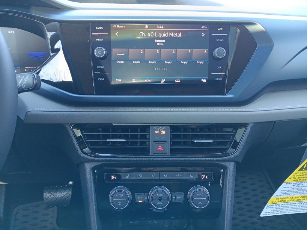 2024 Volkswagen Taos SE photo 17