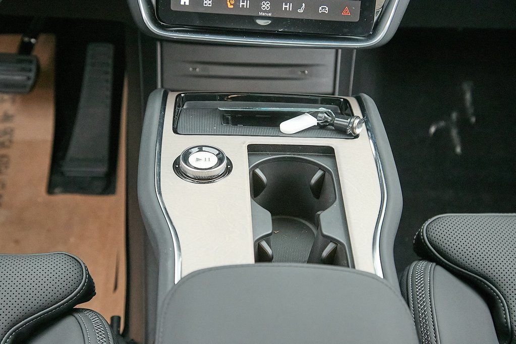 2025 VOLVO EX90 - Image 25