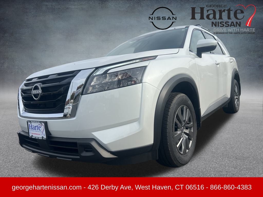2025 Nissan Pathfinder SV's photo