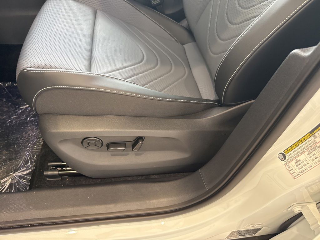 2025 Volkswagen Tiguan SE R-Line Black photo 19