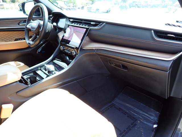 2022 Jeep Grand Cherokee Summit photo 11