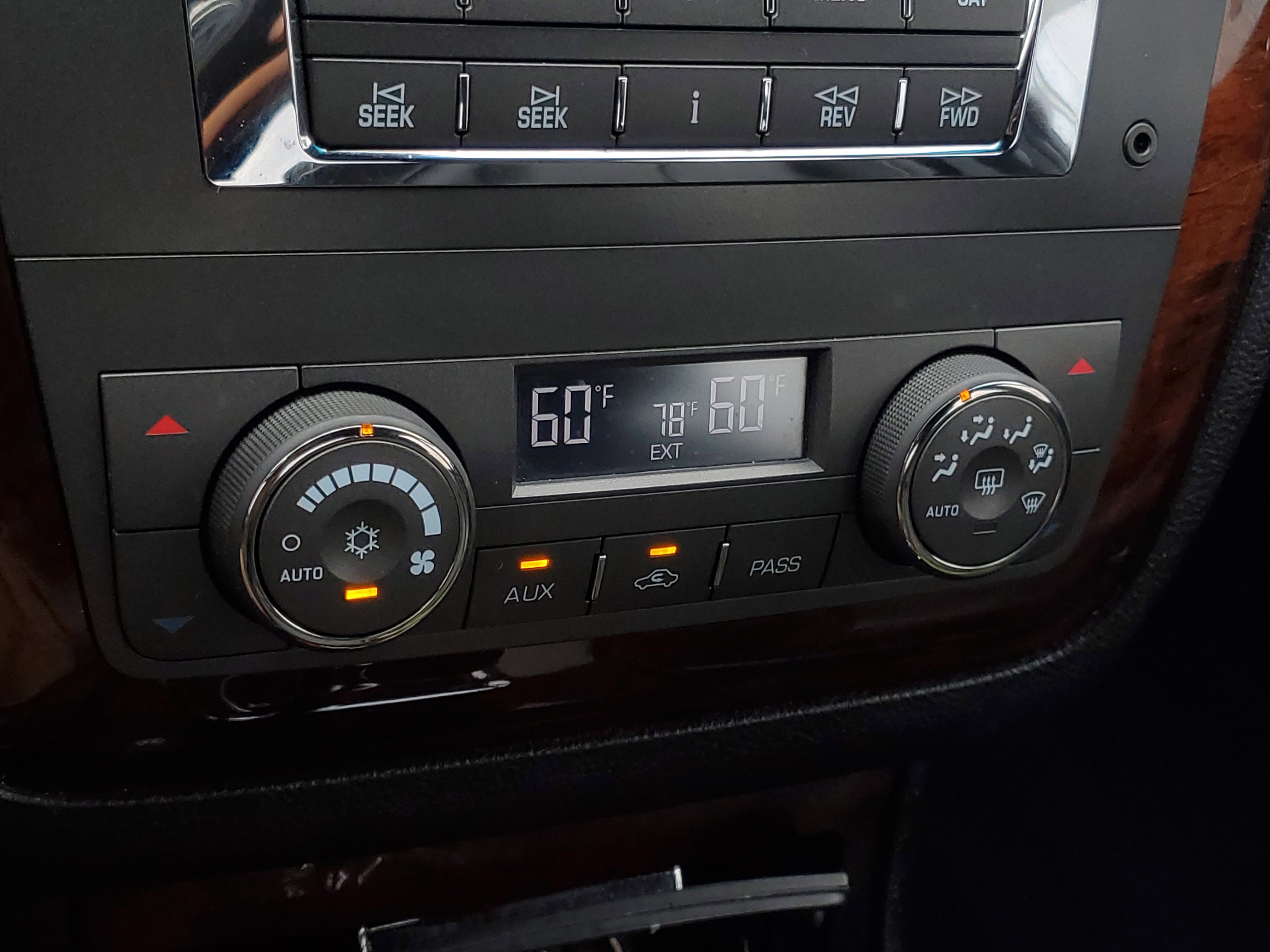 2007 Cadillac DTS Performance photo 2