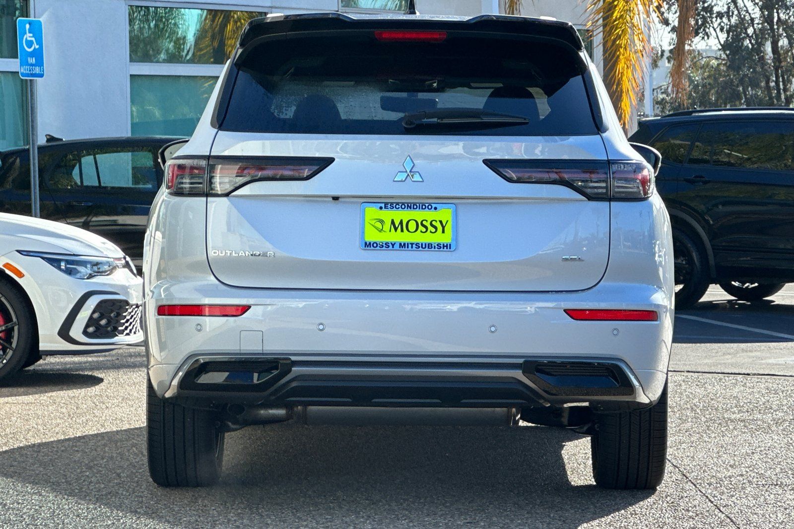 2025 Mitsubishi Outlander SEL photo 5