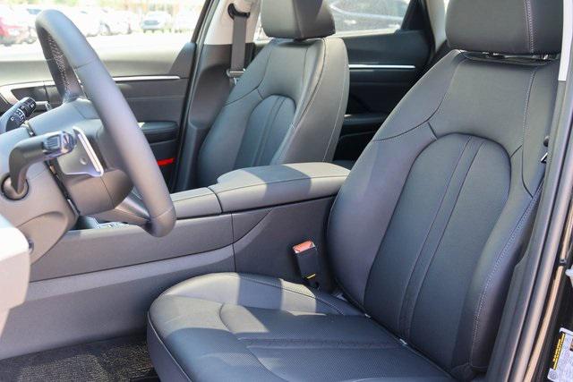 New 2025 Black Hyundai Limited image 11