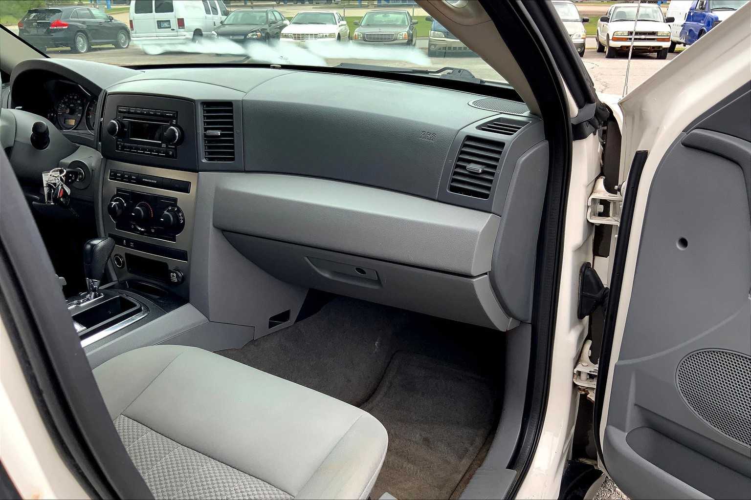 2006 Jeep Grand Cherokee Laredo photo 16
