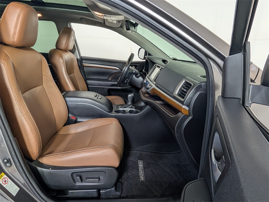 2017 Toyota Highlander Limited Platinum photo 14