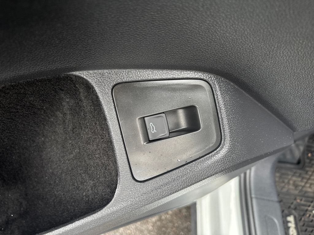 2022 Volkswagen Tiguan SE photo 3