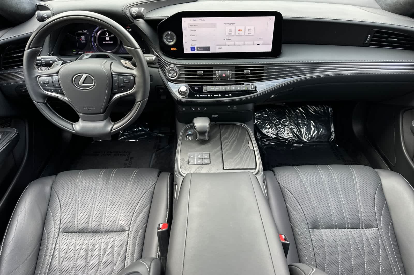 2023 Lexus LS 500h photo 3