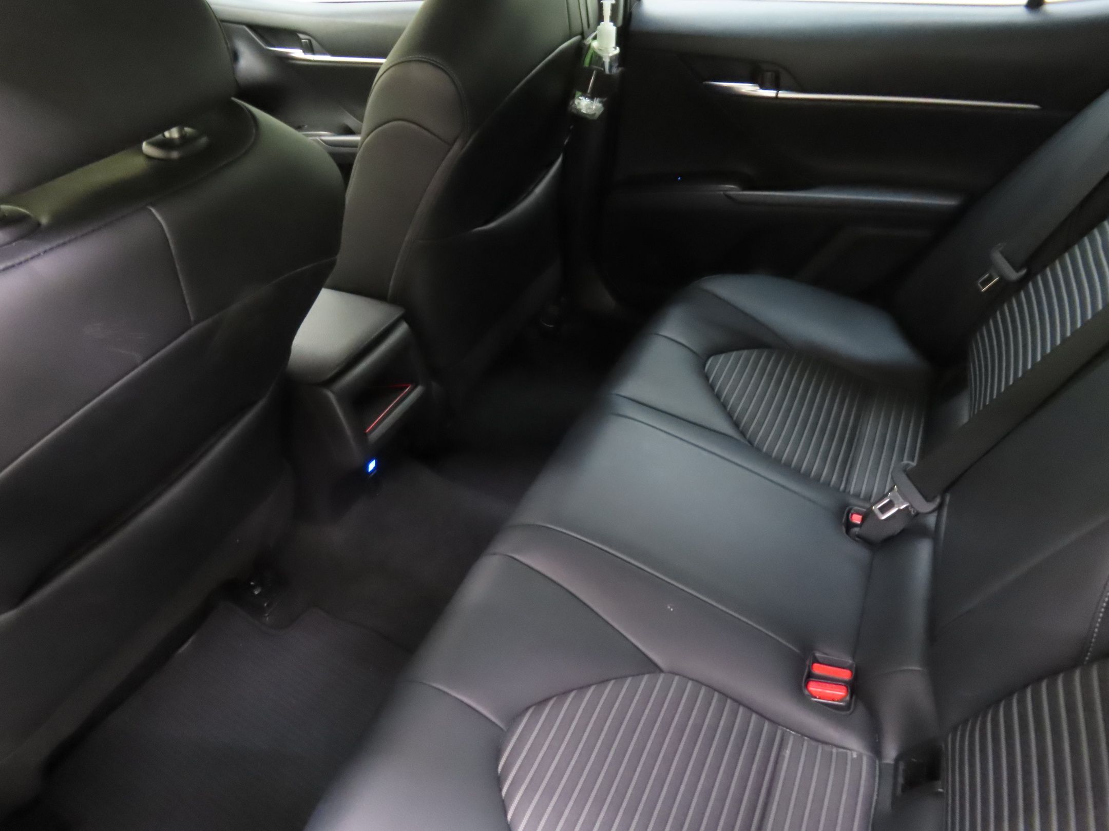 2022 Toyota Camry Hybrid SE photo 19