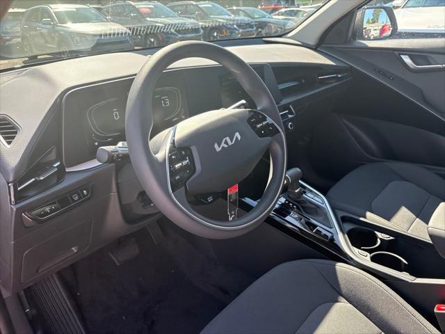 2025 Kia Niro LX photo 4