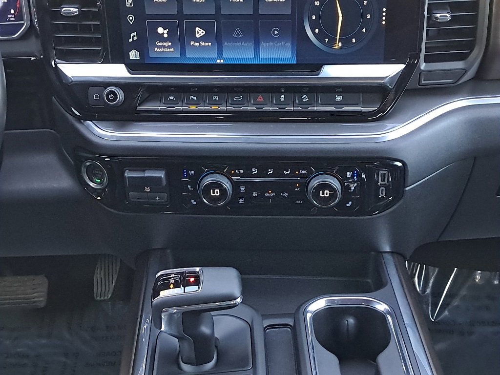 2024 Chevrolet Silverado 1500 High Country photo 18