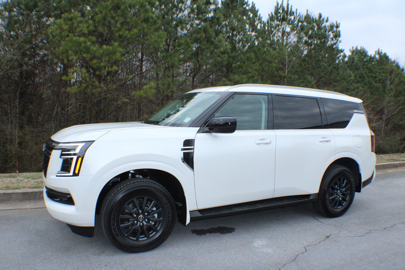 2025 Nissan Armada SV photo 4