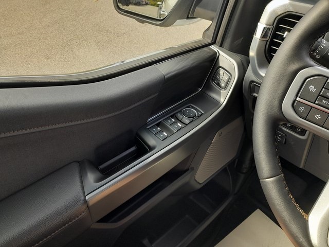 2025 Ford F-150 Lariat photo 35