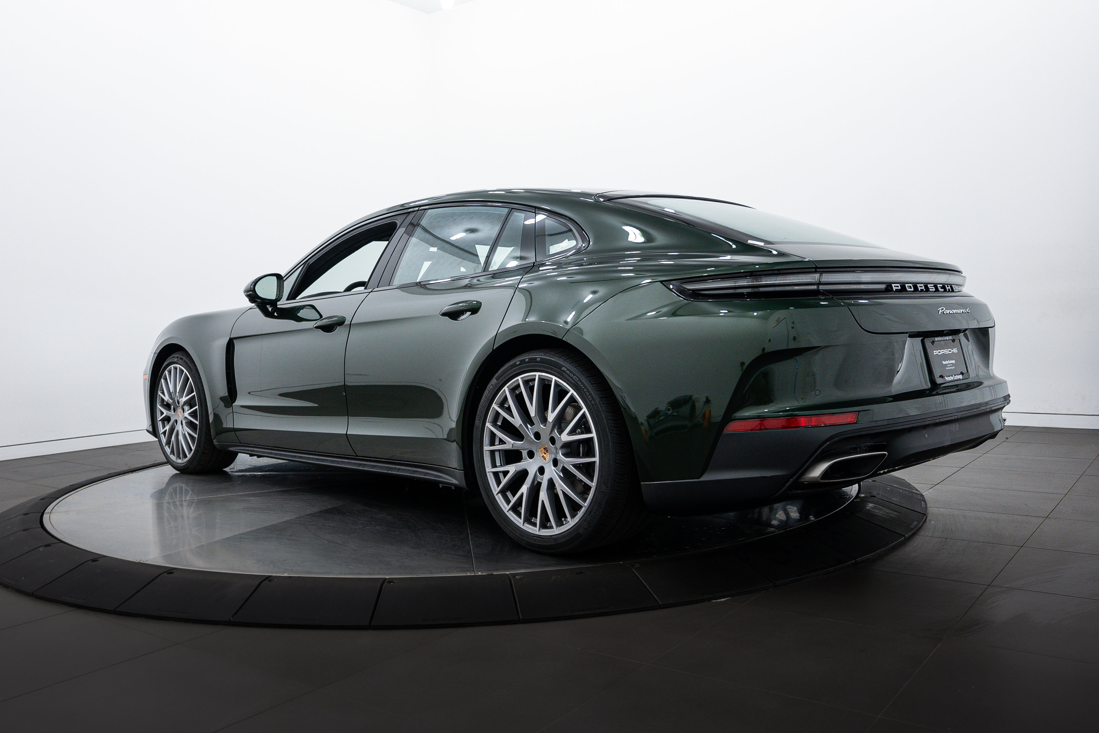 2025 Porsche Panamera 4 photo 3