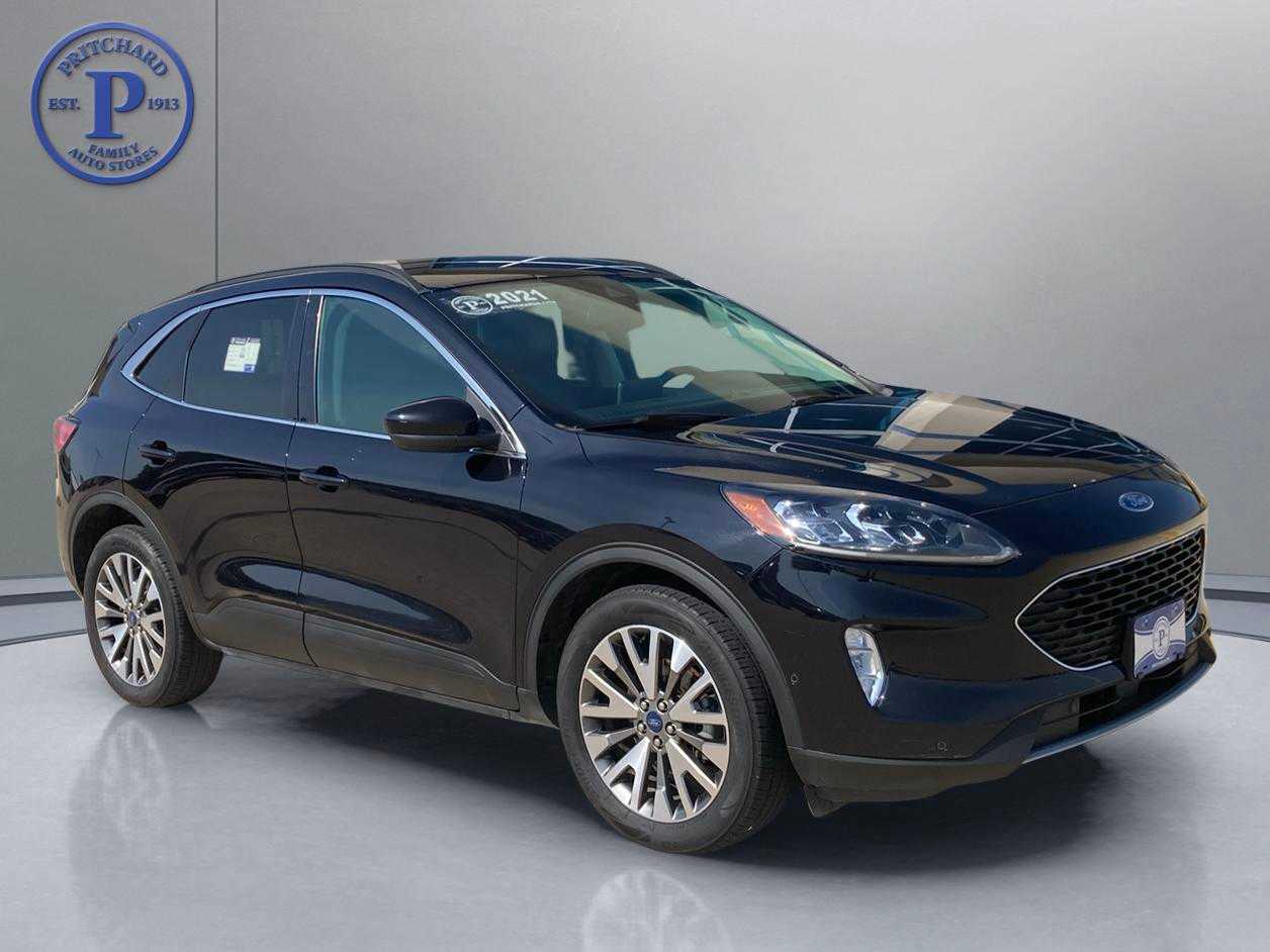 2021 Ford Escape Titanium's photo