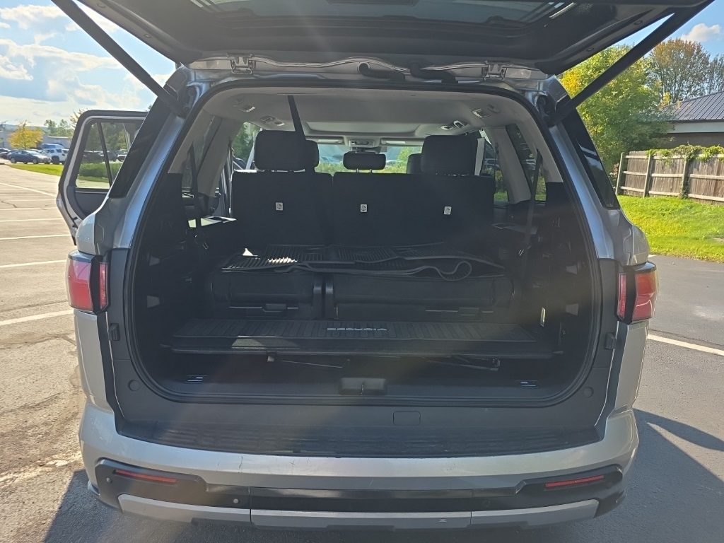 2023 Toyota Sequoia photo 8