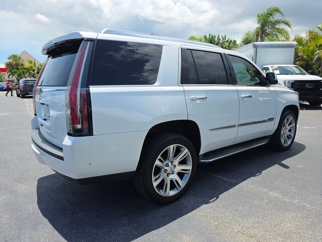 2017 Cadillac Escalade Luxury photo 3