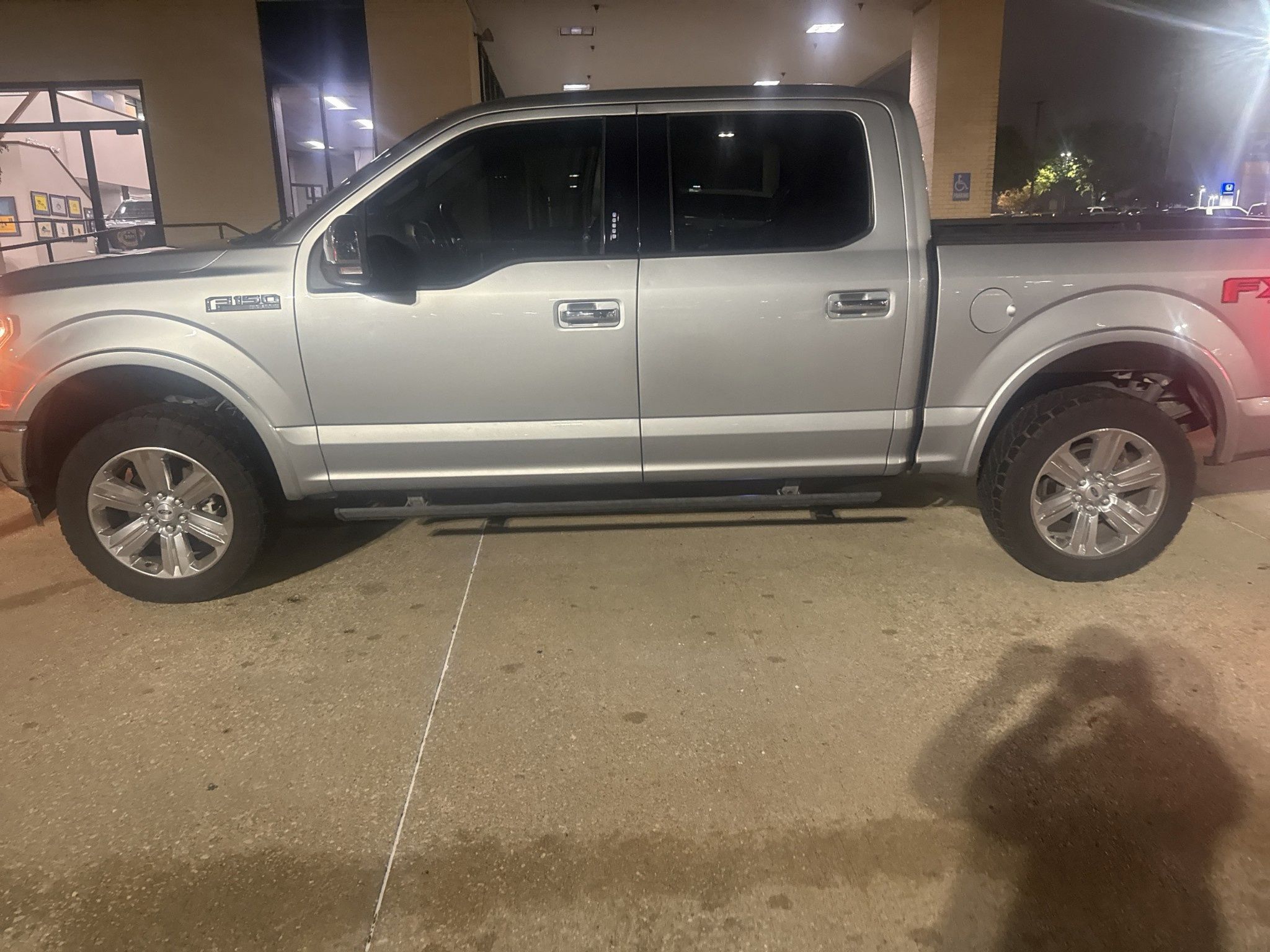 2020 Ford F-150 Lariat photo 2