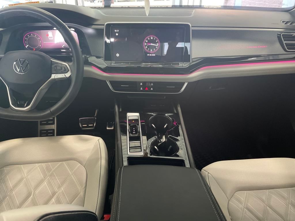 2024 Volkswagen Atlas Cross Sport SEL Premium R-Line photo 8