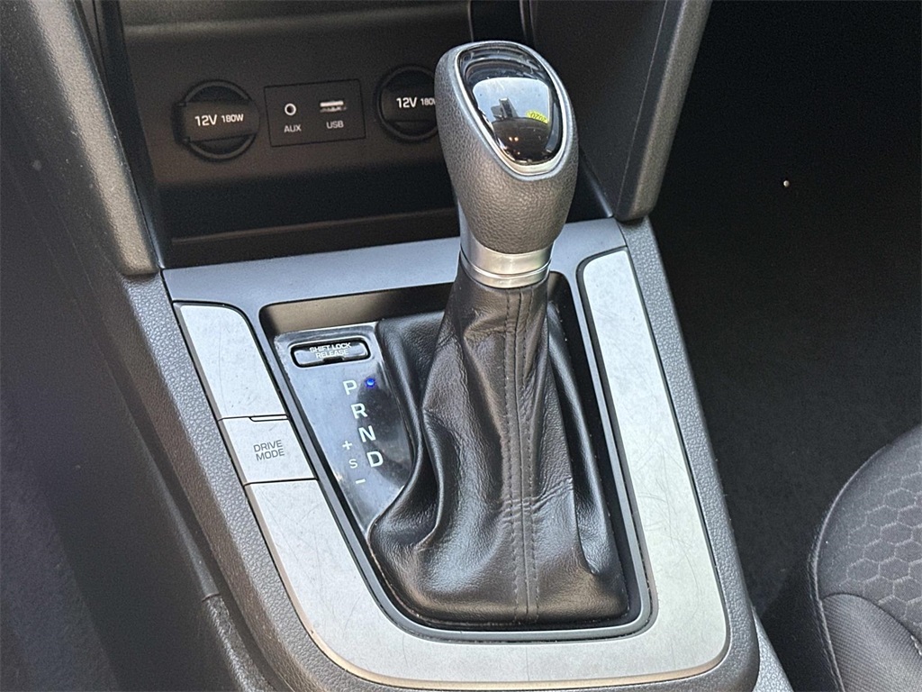 2020 Hyundai Elantra SEL photo 21