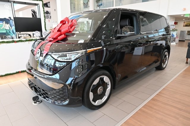 2025 Volkswagen ID. Buzz Pro S photo 2