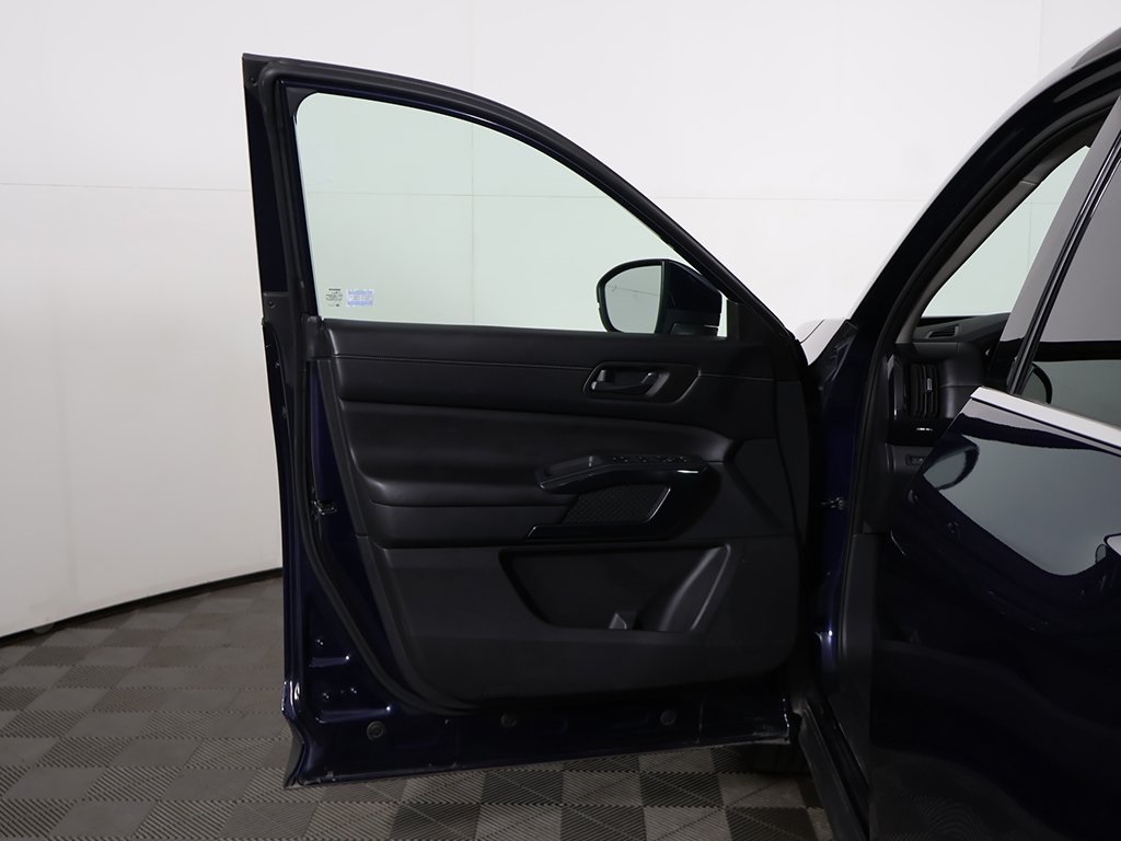 2024 Nissan Pathfinder SV photo 16