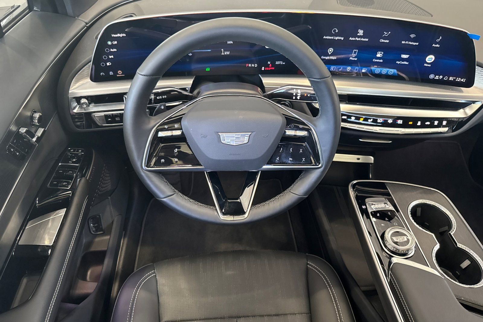 2025 Cadillac Lyriq Luxury photo 13