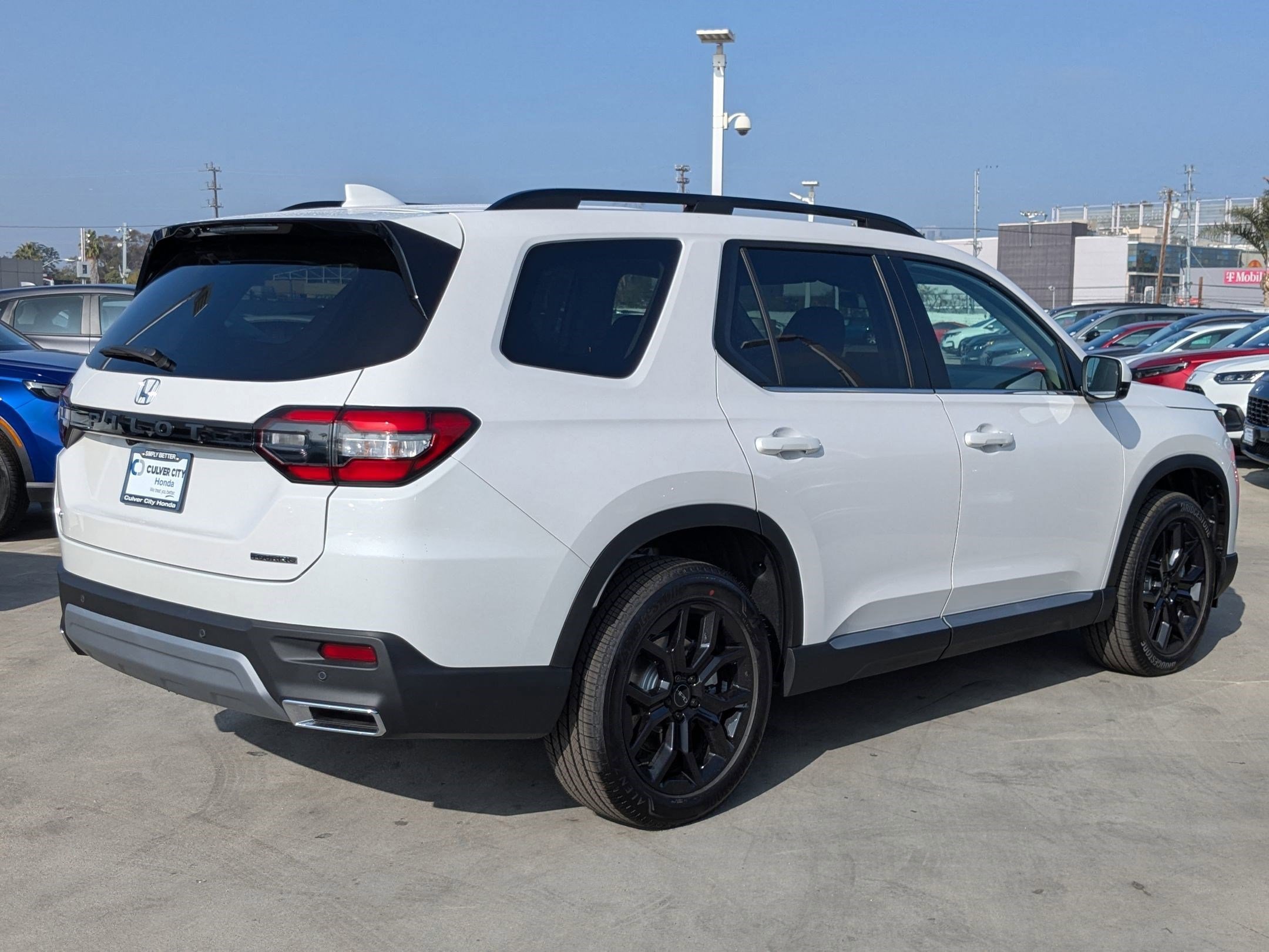 2025 Honda Pilot Touring photo 2