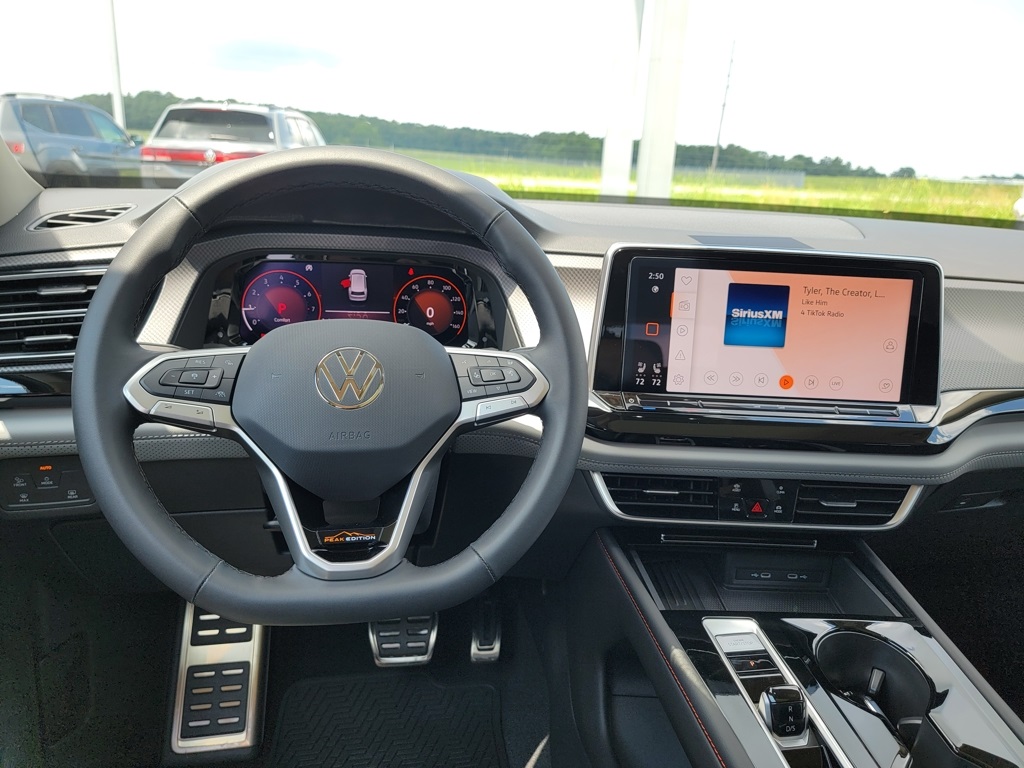 2025 Volkswagen Atlas Peak Edition SE photo 26