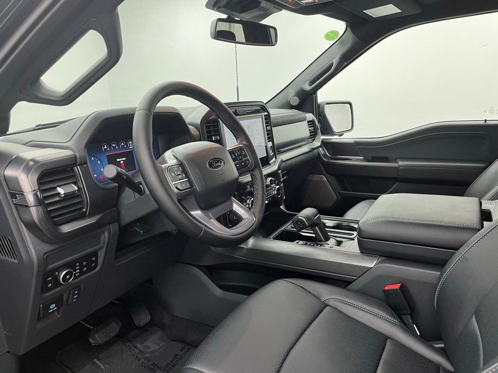 2025 Ford F-150 Lariat photo 16
