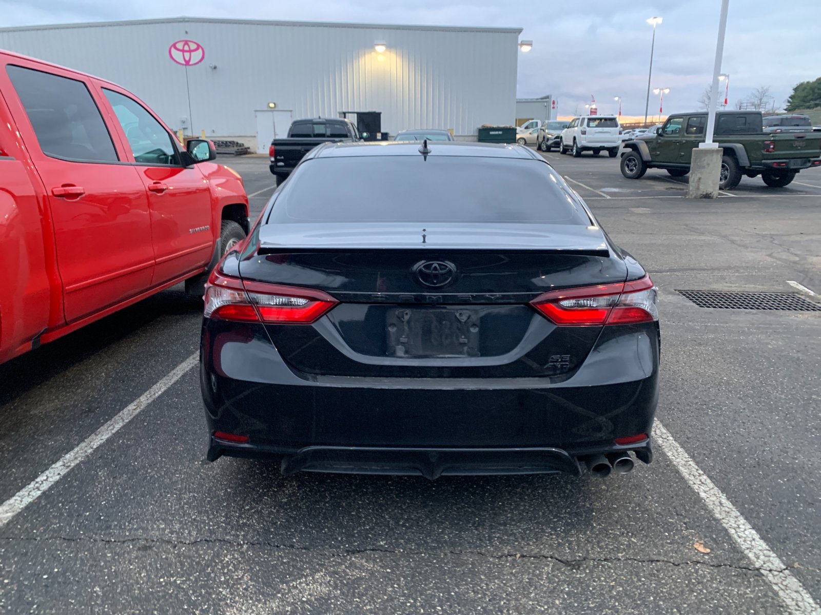 2022 Toyota Camry SE photo 2